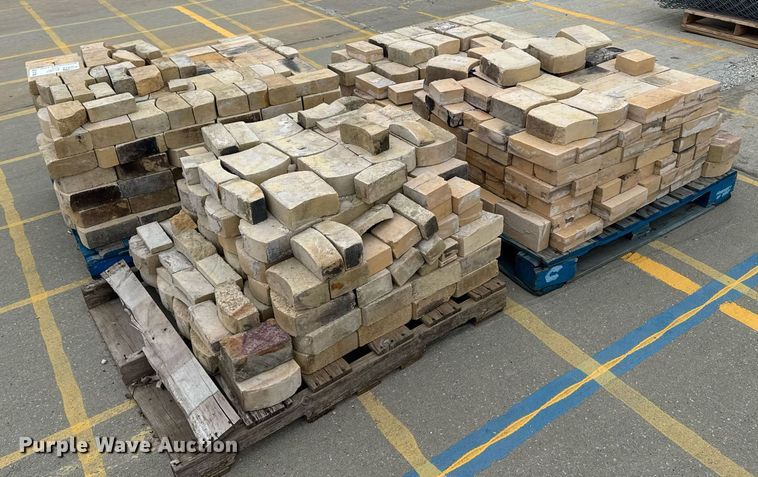 image for item DU7895 (4) pallets of fire brick