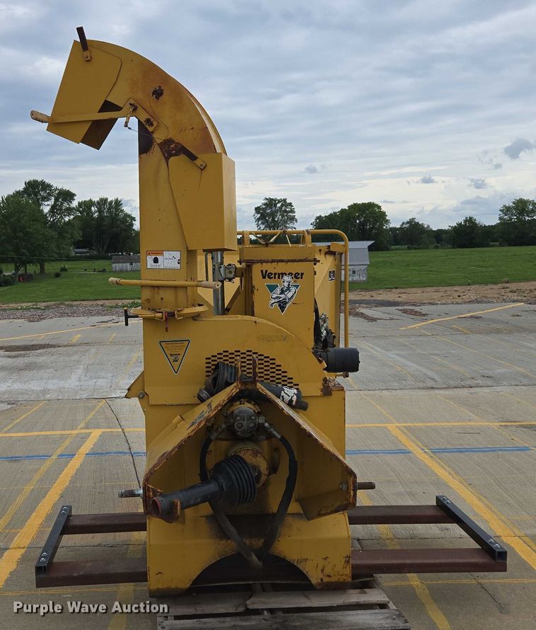 image for item DU7898 Vermeer wood chipper