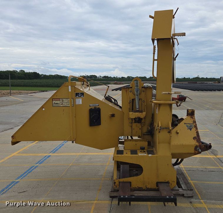 image for item DU7898 Vermeer wood chipper