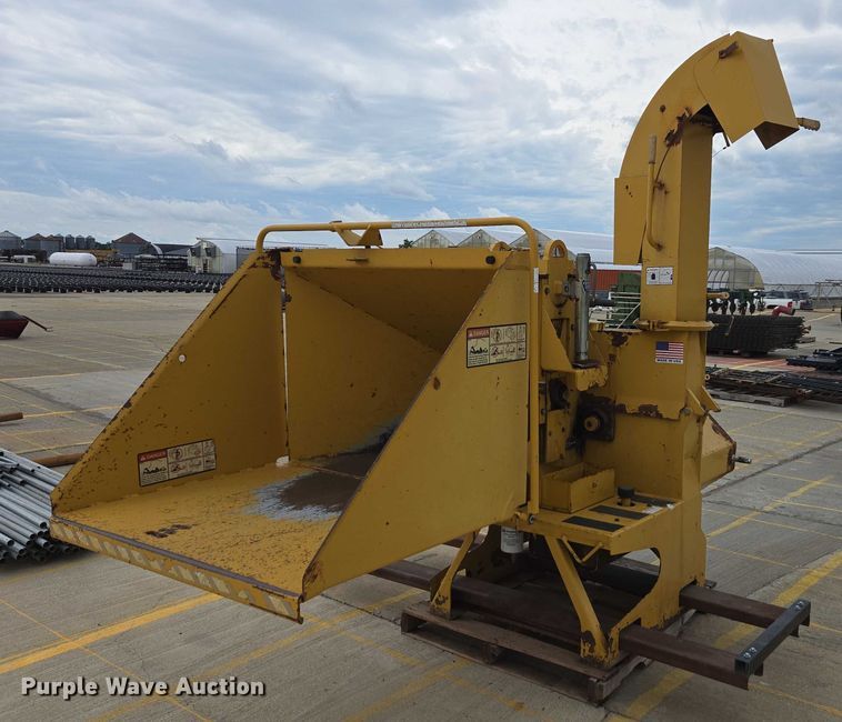 image for item DU7898 Vermeer wood chipper