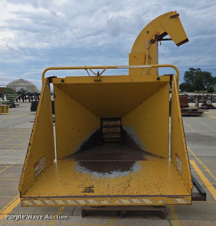image for item DU7898 Vermeer wood chipper