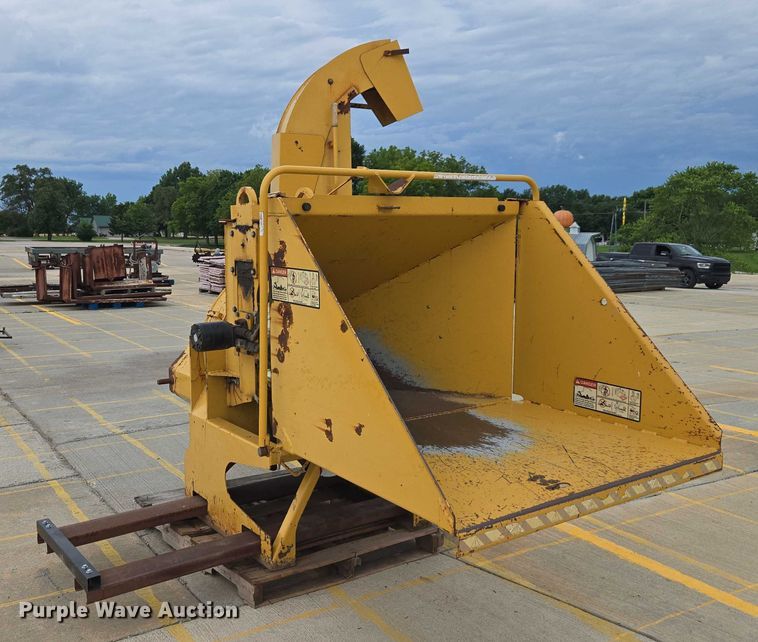 image for item DU7898 Vermeer wood chipper