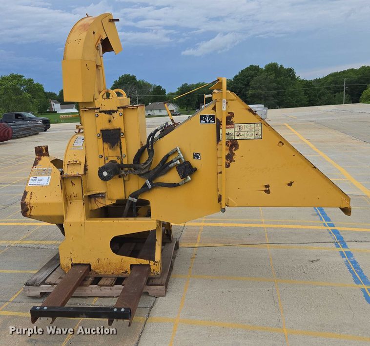 image for item DU7898 Vermeer wood chipper