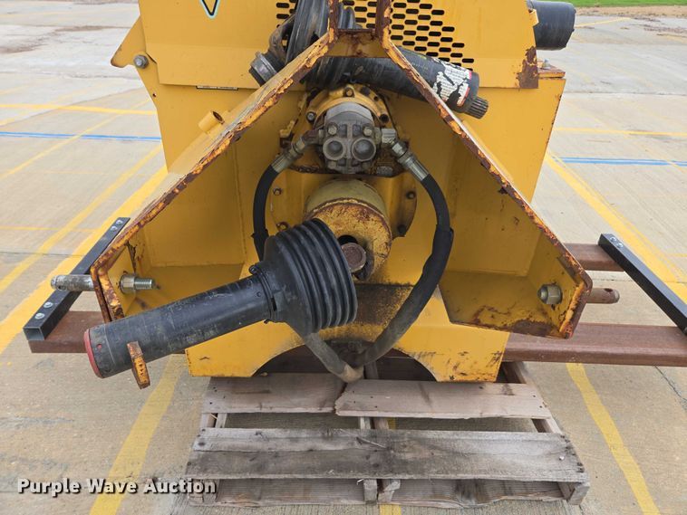 image for item DU7898 Vermeer wood chipper