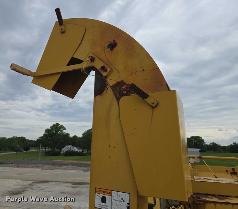 image for item DU7898 Vermeer wood chipper