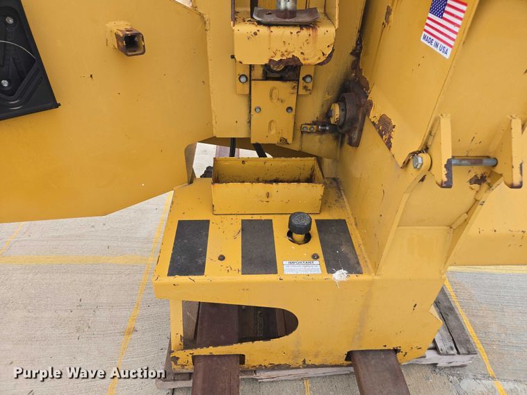 image for item DU7898 Vermeer wood chipper