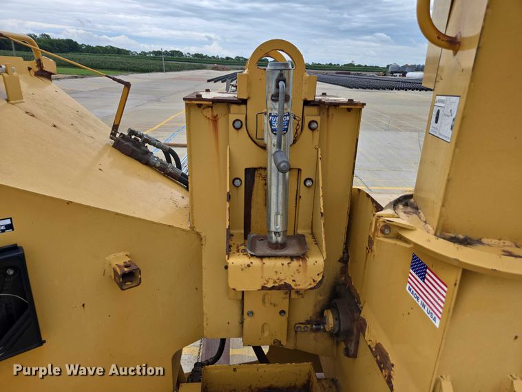 image for item DU7898 Vermeer wood chipper