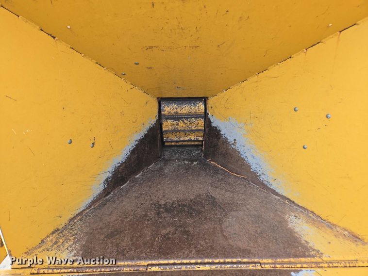 image for item DU7898 Vermeer wood chipper