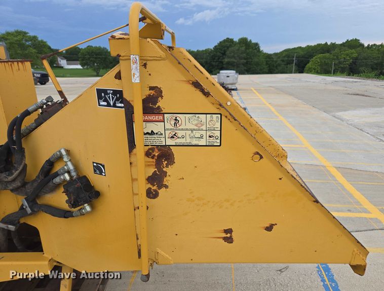 image for item DU7898 Vermeer wood chipper