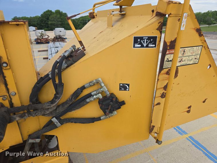 image for item DU7898 Vermeer wood chipper