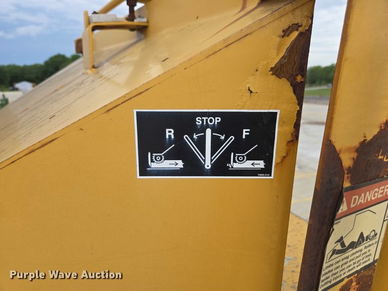 image for item DU7898 Vermeer wood chipper