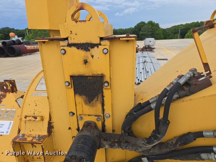 image for item DU7898 Vermeer wood chipper