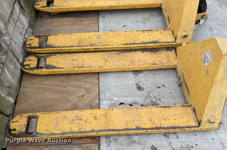 image for item DU7903 (4) pallet jacks