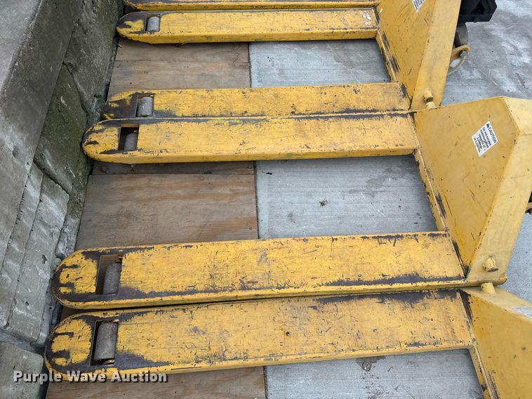 image for item DU7903 (4) pallet jacks