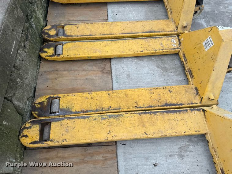 image for item DU7903 (4) pallet jacks