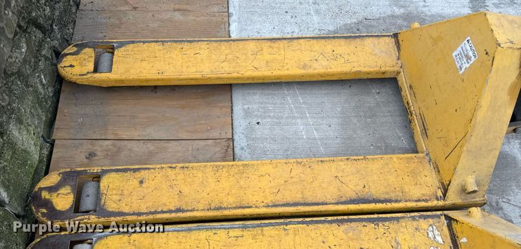 image for item DU7903 (4) pallet jacks