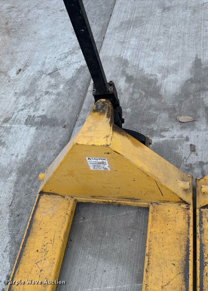 image for item DU7903 (4) pallet jacks