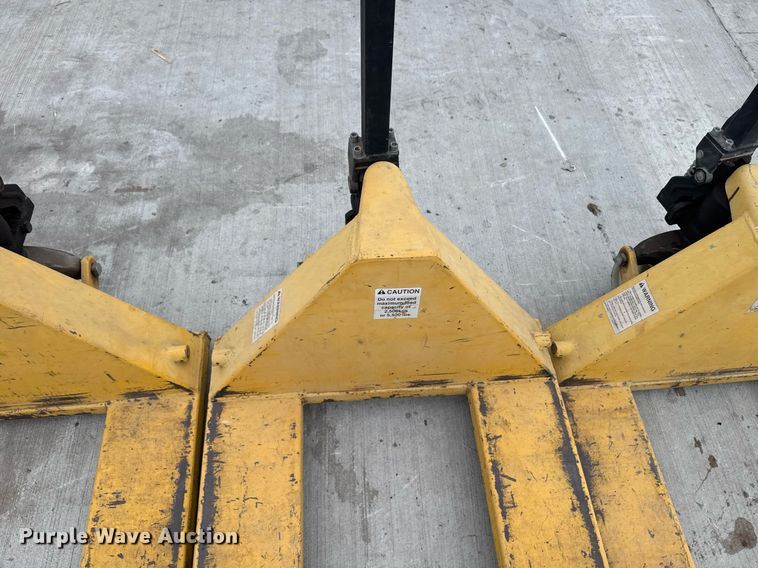 image for item DU7903 (4) pallet jacks