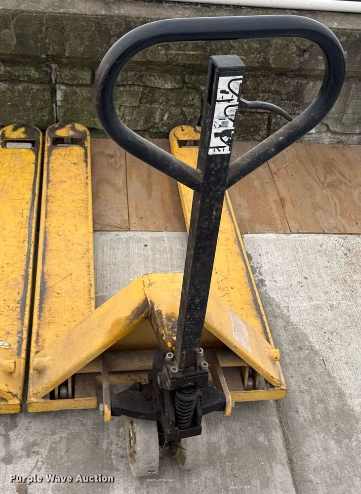 image for item DU7903 (4) pallet jacks