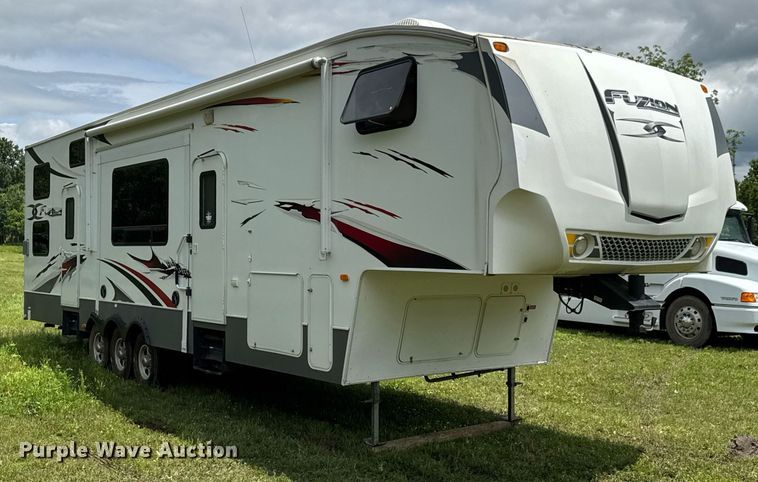 image for item DU9763 2009 Keystone Fuzion FZ363 toy hauler camper
