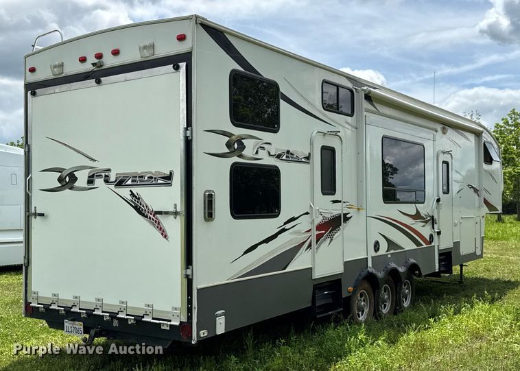 image for item DU9763 2009 Keystone Fuzion FZ363 toy hauler camper