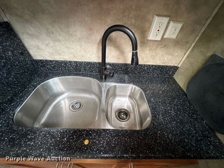 image for item DU9763 2009 Keystone Fuzion FZ363 toy hauler camper