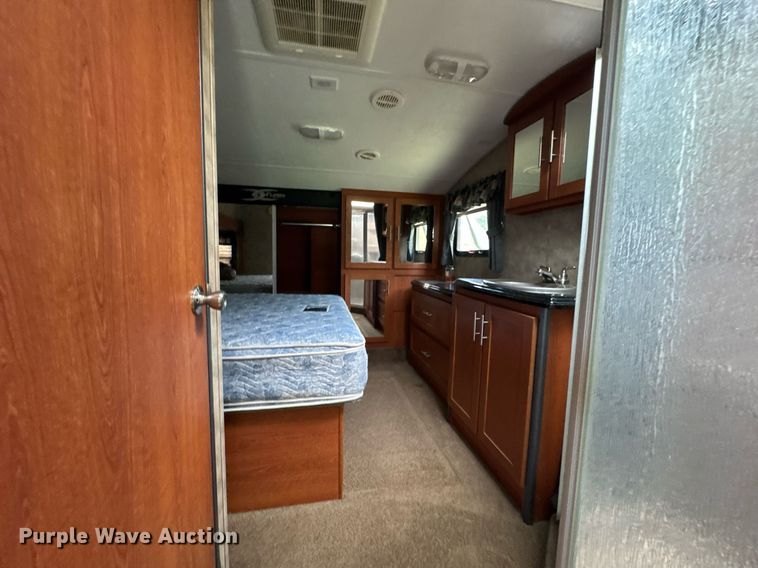 image for item DU9763 2009 Keystone Fuzion FZ363 toy hauler camper