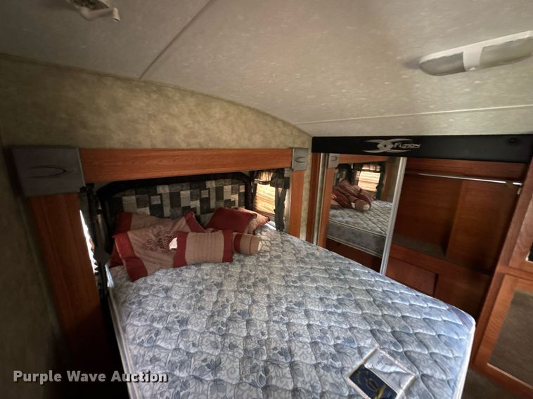 image for item DU9763 2009 Keystone Fuzion FZ363 toy hauler camper