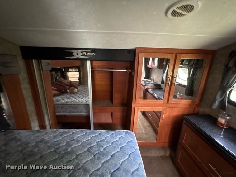 image for item DU9763 2009 Keystone Fuzion FZ363 toy hauler camper