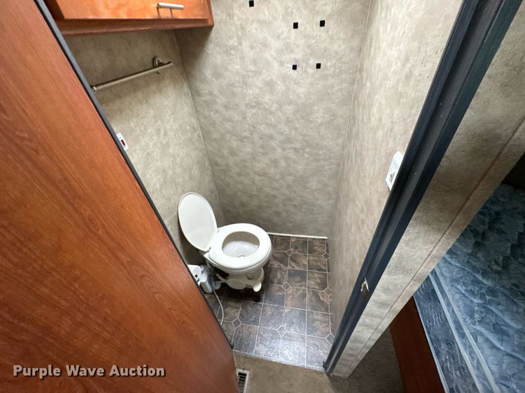 image for item DU9763 2009 Keystone Fuzion FZ363 toy hauler camper