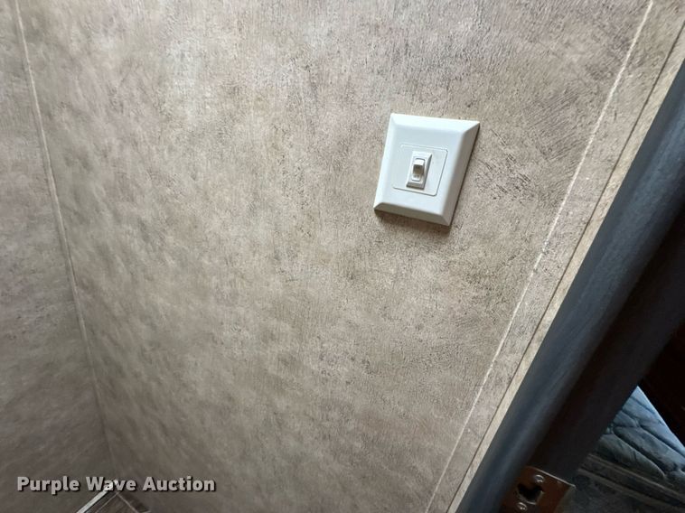 image for item DU9763 2009 Keystone Fuzion FZ363 toy hauler camper