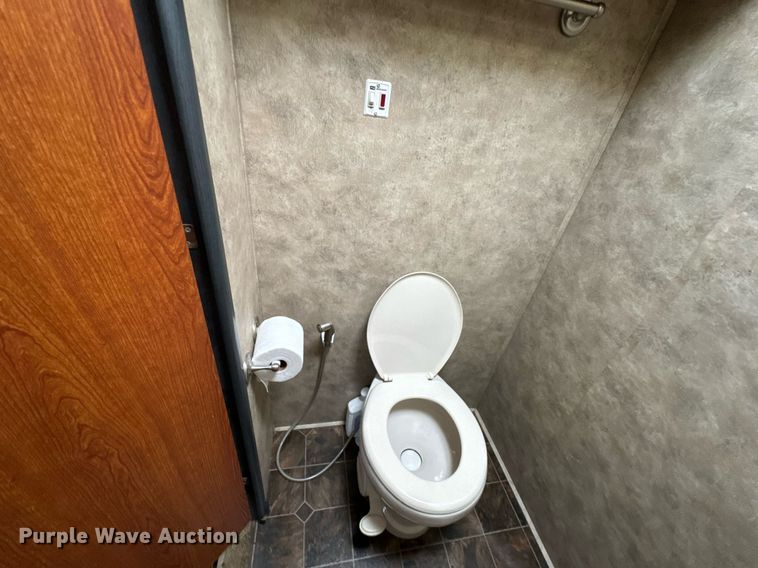 image for item DU9763 2009 Keystone Fuzion FZ363 toy hauler camper