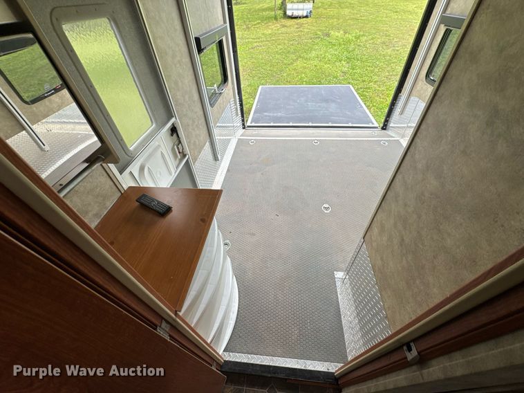 image for item DU9763 2009 Keystone Fuzion FZ363 toy hauler camper