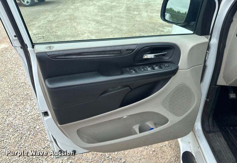 image for item DU9816 2018 Dodge Grand Caravan handicap accessible van