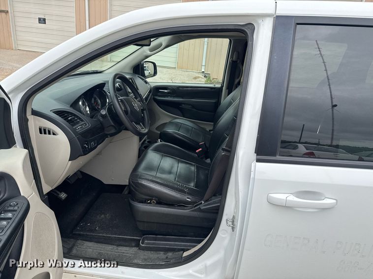 image for item DU9816 2018 Dodge Grand Caravan handicap accessible van