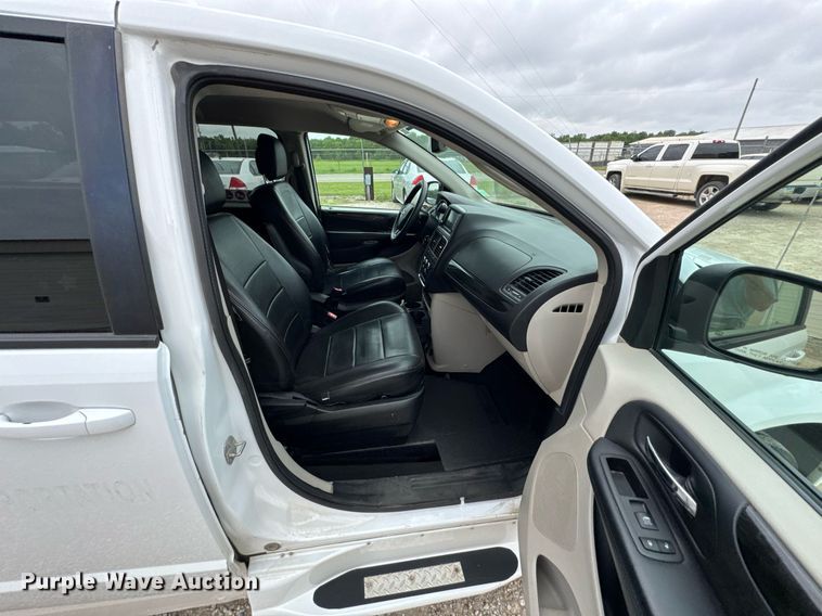 image for item DU9816 2018 Dodge Grand Caravan handicap accessible van