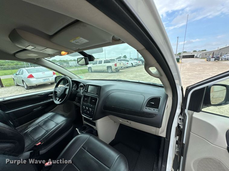 image for item DU9816 2018 Dodge Grand Caravan handicap accessible van