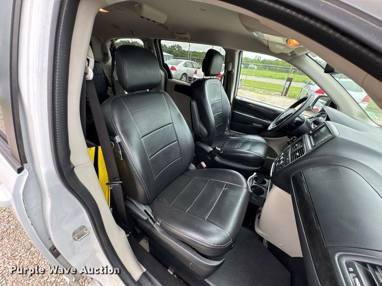 image for item DU9816 2018 Dodge Grand Caravan handicap accessible van