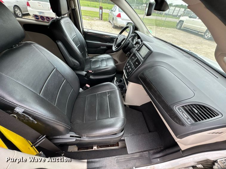 image for item DU9816 2018 Dodge Grand Caravan handicap accessible van