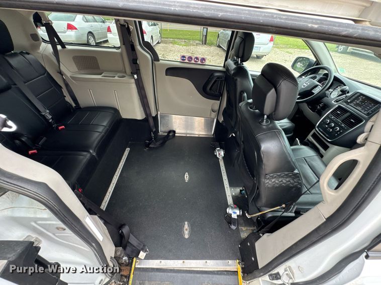image for item DU9816 2018 Dodge Grand Caravan handicap accessible van