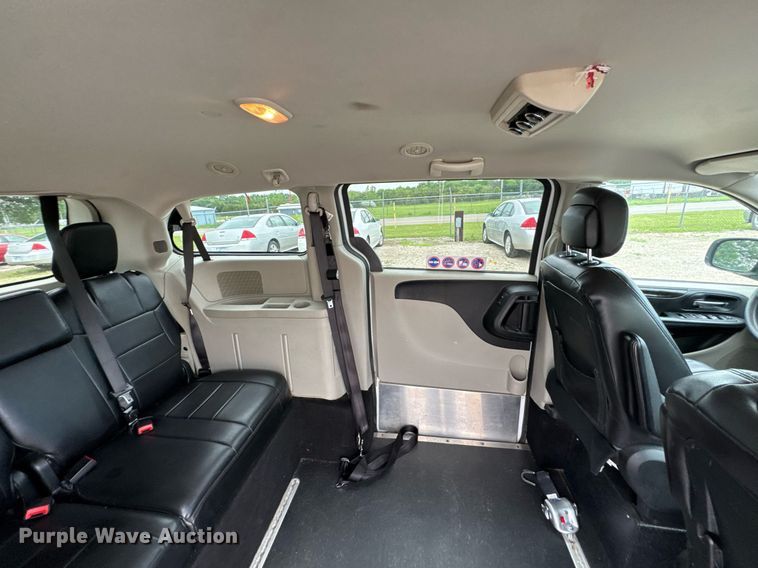 image for item DU9816 2018 Dodge Grand Caravan handicap accessible van