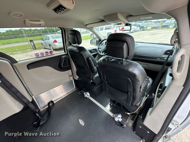 image for item DU9816 2018 Dodge Grand Caravan handicap accessible van
