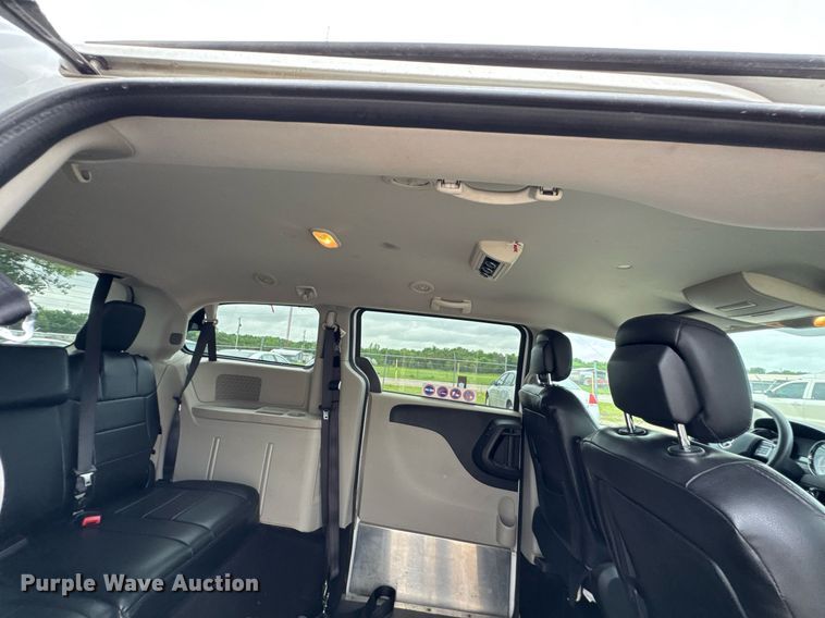 image for item DU9816 2018 Dodge Grand Caravan handicap accessible van