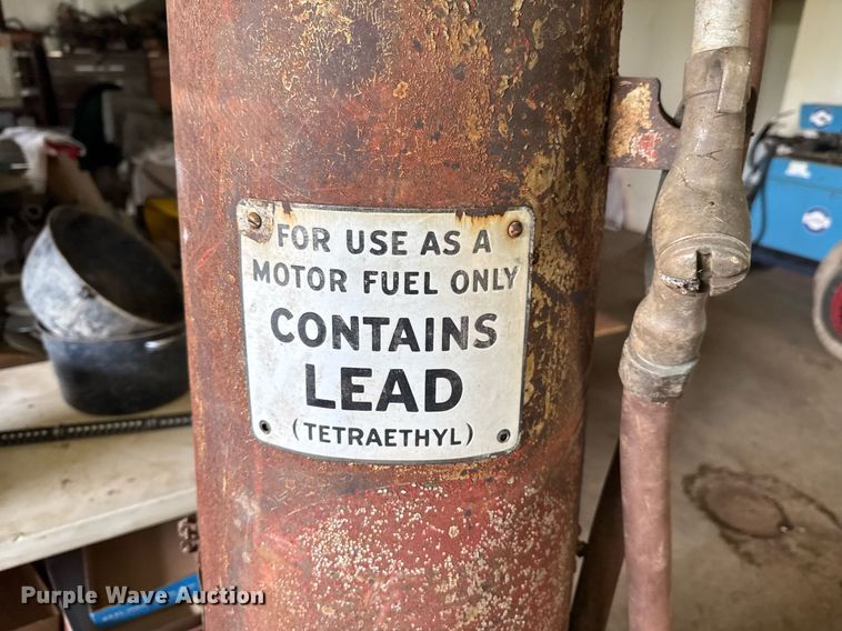 image for item DU9821 Bennett 810 gas pump