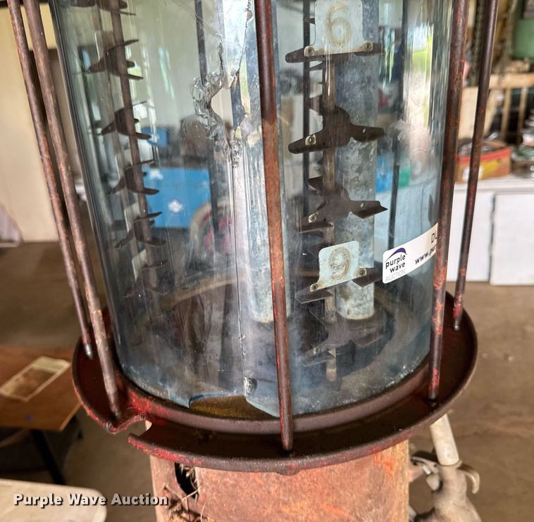 image for item DU9821 Bennett 810 gas pump