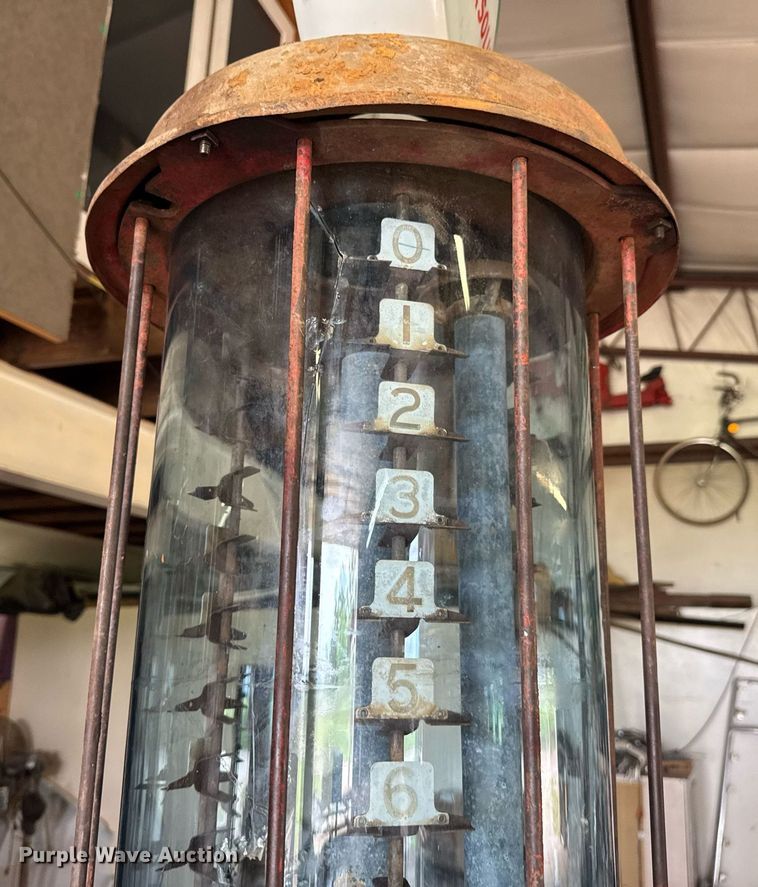 image for item DU9821 Bennett 810 gas pump