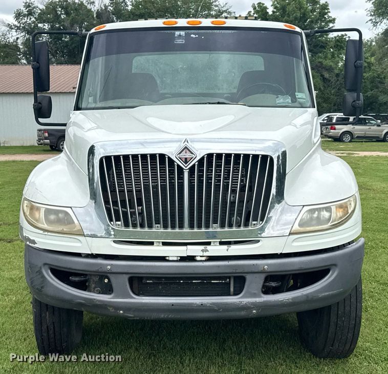 image for item DU9823 2008 International 4400 utility / service truck