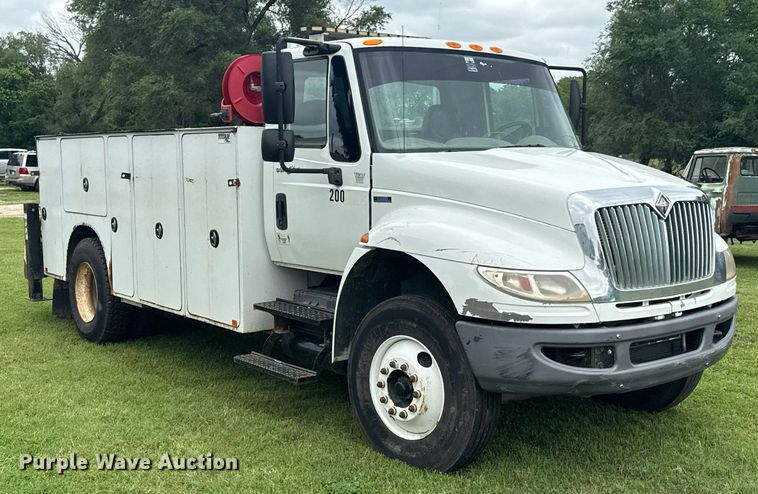 image for item DU9823 2008 International 4400 utility / service truck