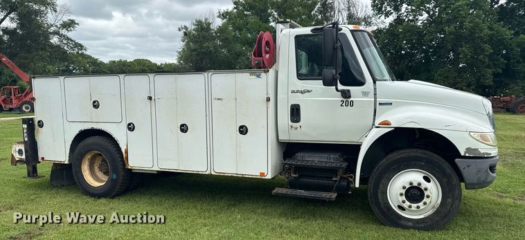 image for item DU9823 2008 International 4400 utility / service truck