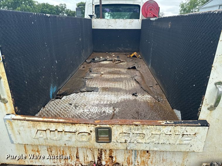 image for item DU9823 2008 International 4400 utility / service truck